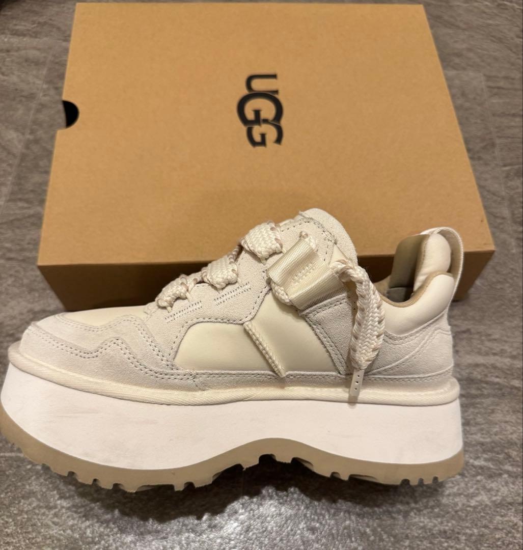 美品 UGG アストロメル 24 7 5 38 JSM アイボリー