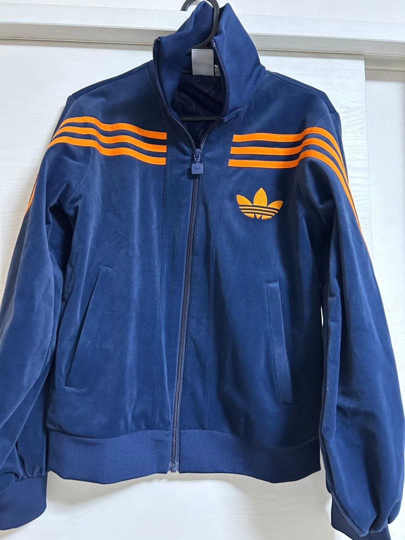 adidas ネイビー トラックジャケット　未使用に近い