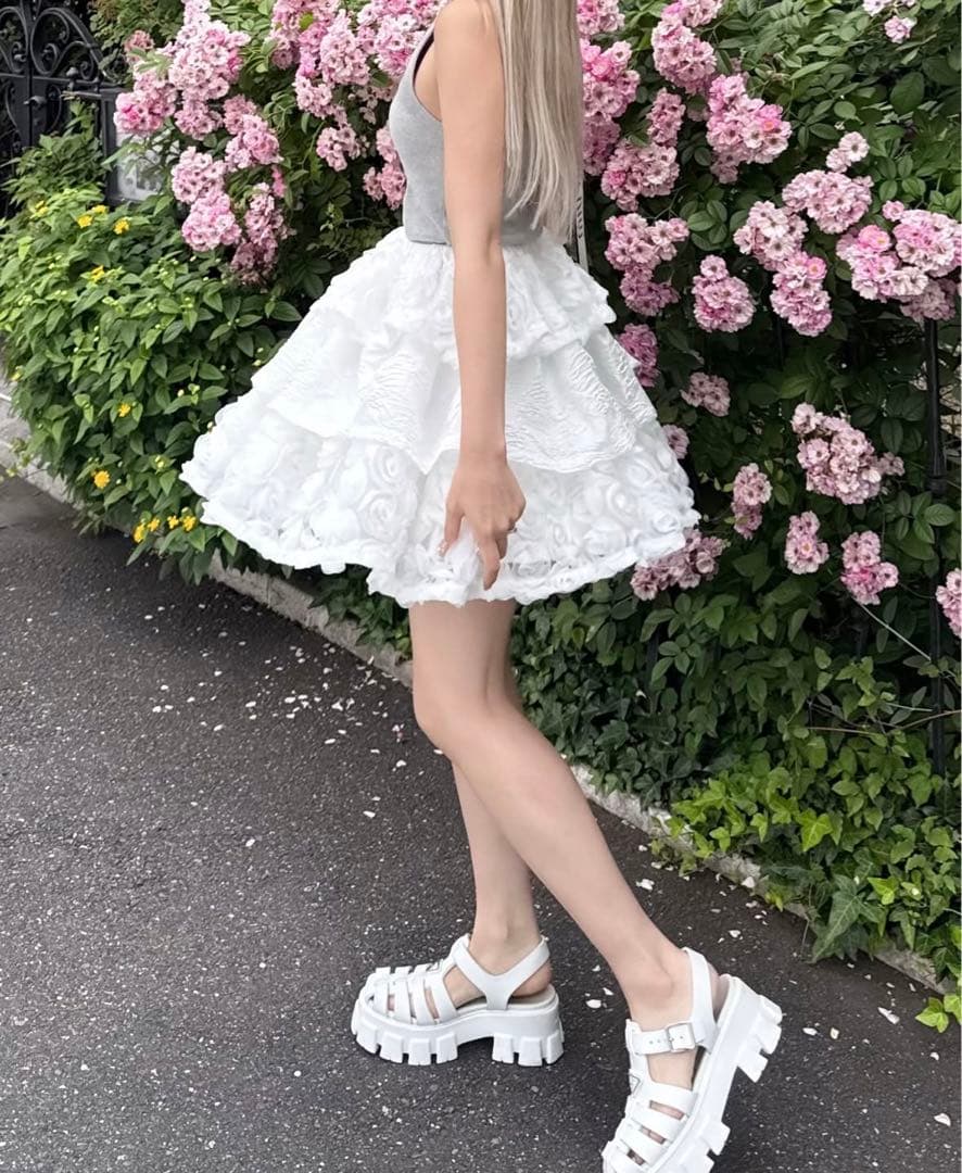 Treat ürself fluffy rose volume skirt