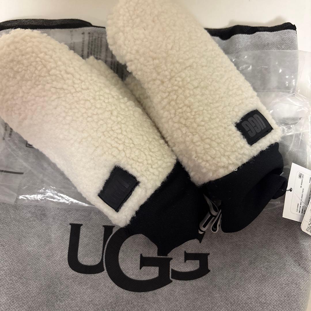 UGG アイボリー 指なしグローブ