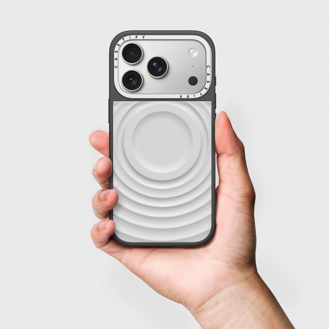 【美品】CASETiFY メタルウェーブケース iPhone 17 Pro