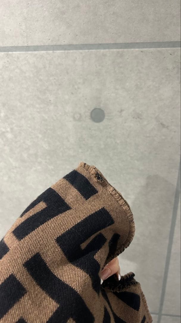 ☆確実正規品☆Fendi ロゴマフラー ブラウン/ブラック